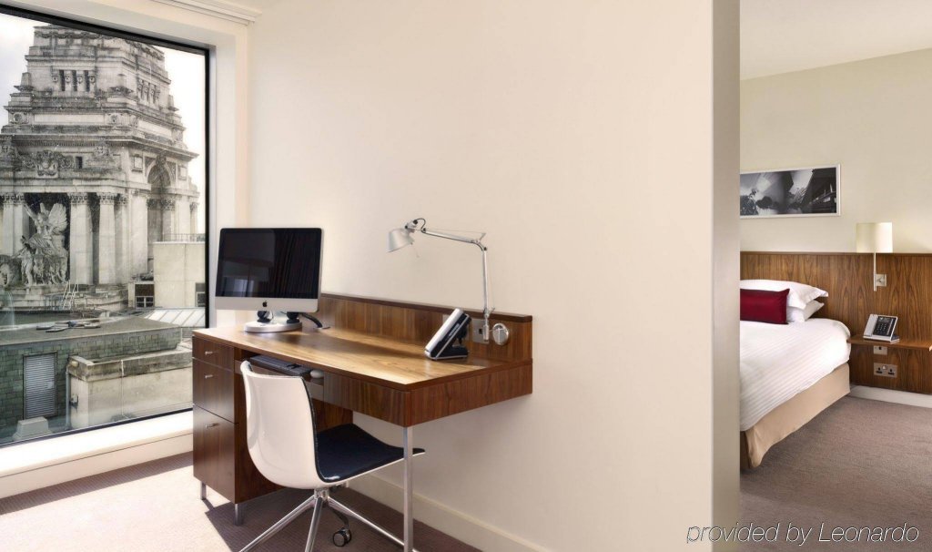 Фото DoubleTree by Hilton London - Tower of London
