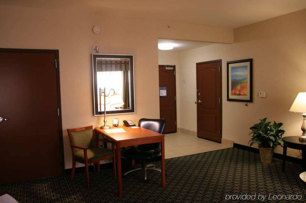 Фото Hampton Inn & Suites Ridgecrest