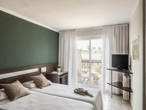 Внешний вид отеля Aqua Hotel Bertran Park в Льорет-де-Маре, фото 2