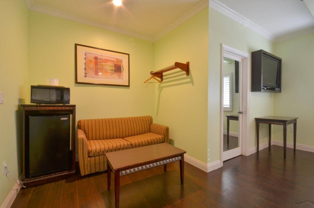 Фото Hollywood City Inn