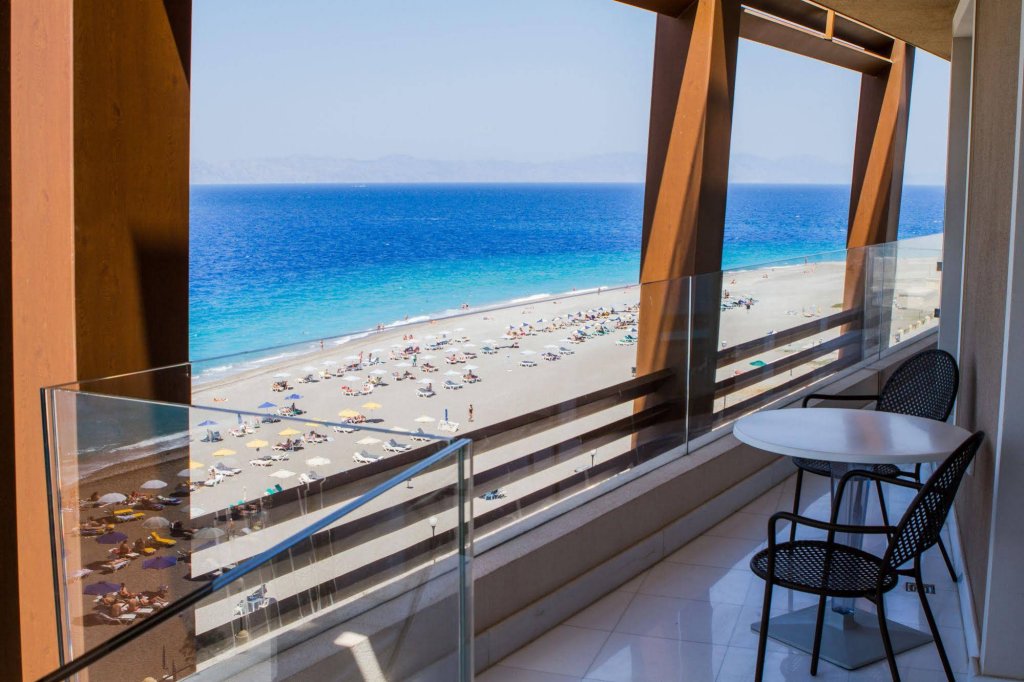 Фото Bellevue On The Beach Suites