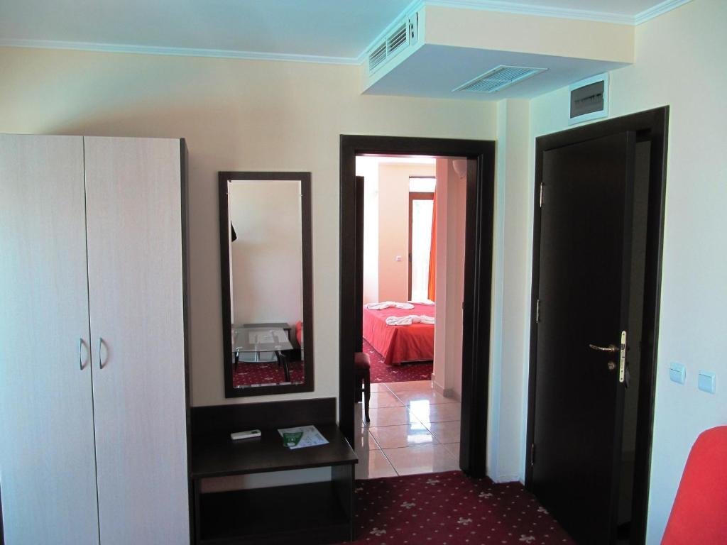 Фото Maverick Hotel