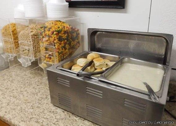 Фото Econo Lodge Truman Inn