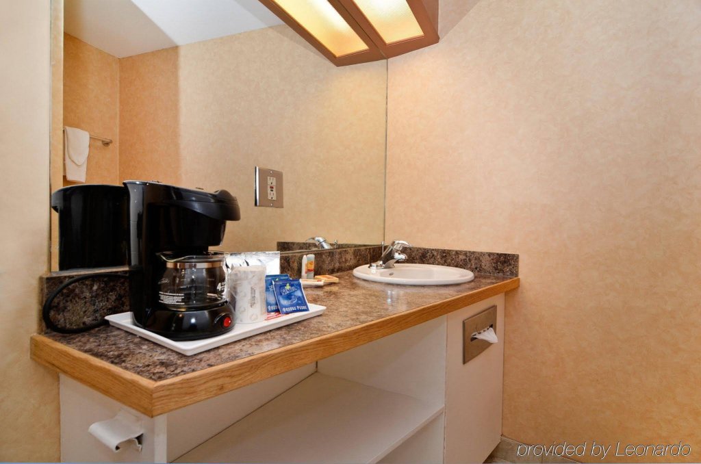 Фото Econo Lodge Motel Village