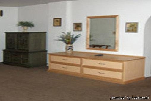 Фото Oyo Waterfront Hotel - Cape Coral/Fort Myers, Fl