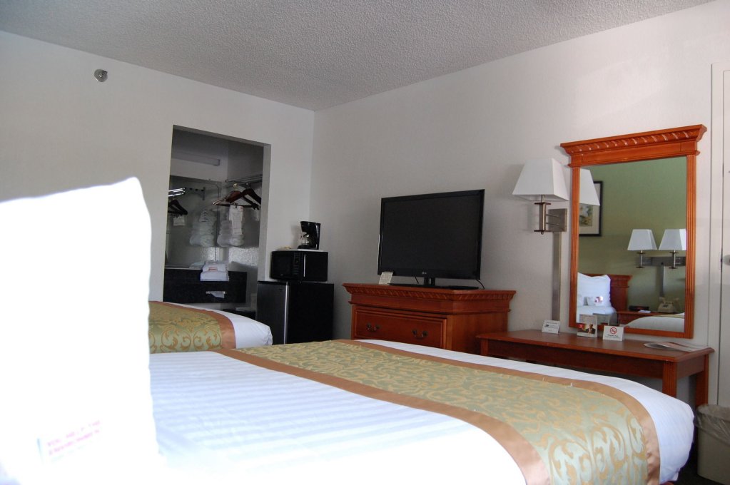 Фото Ramada by Wyndham Temple Terrace/Tampa North