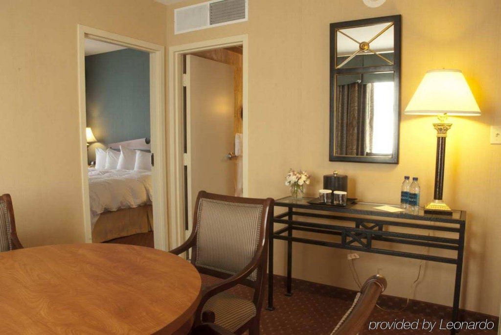 Фото Inn at the Colonnade Baltimore - a DoubleTree by Hilton