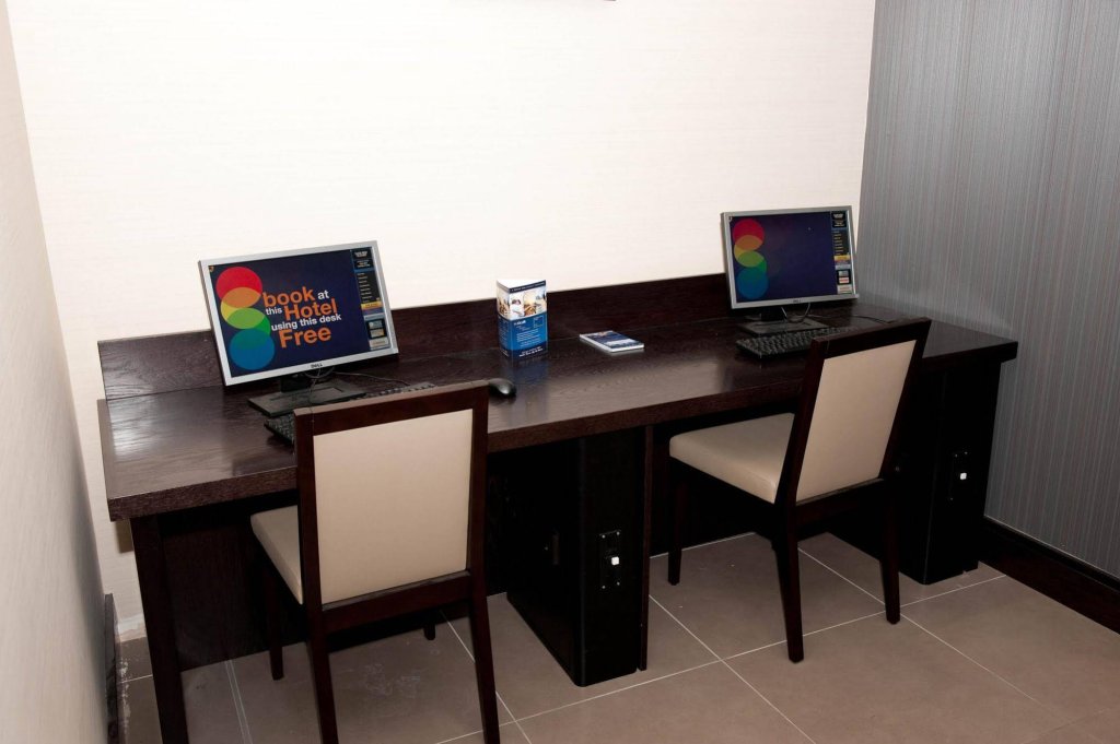 Фото ibis Belfast City Centre Hotel