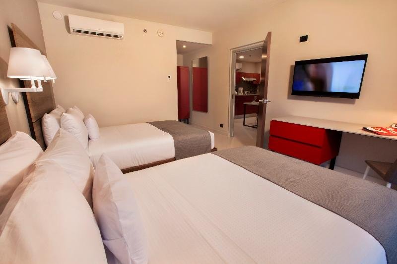 Фото City Express Suites by Marriott Cabo San Lucas