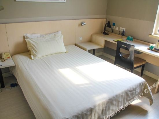 Фото Jinjiang Inn Jinan Lishan Road