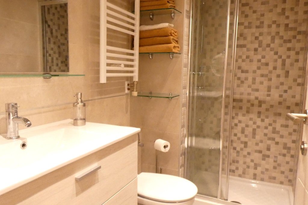 Фото Hostal House