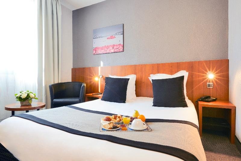 Фото Kyriad Marseille Centre Paradis