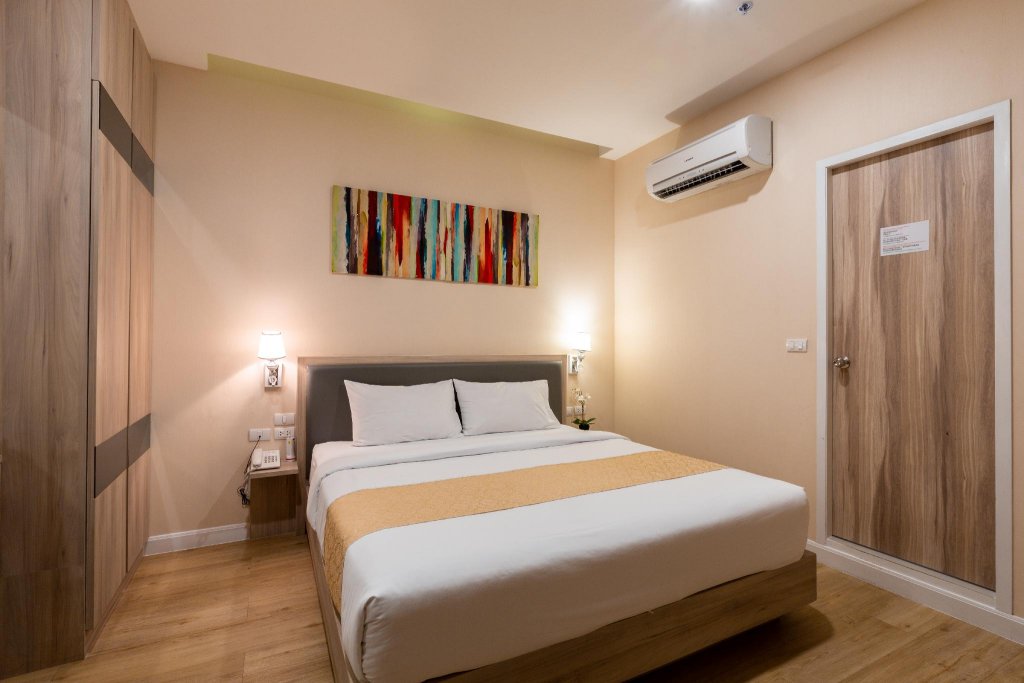 Фото Leela Orchid Hotel