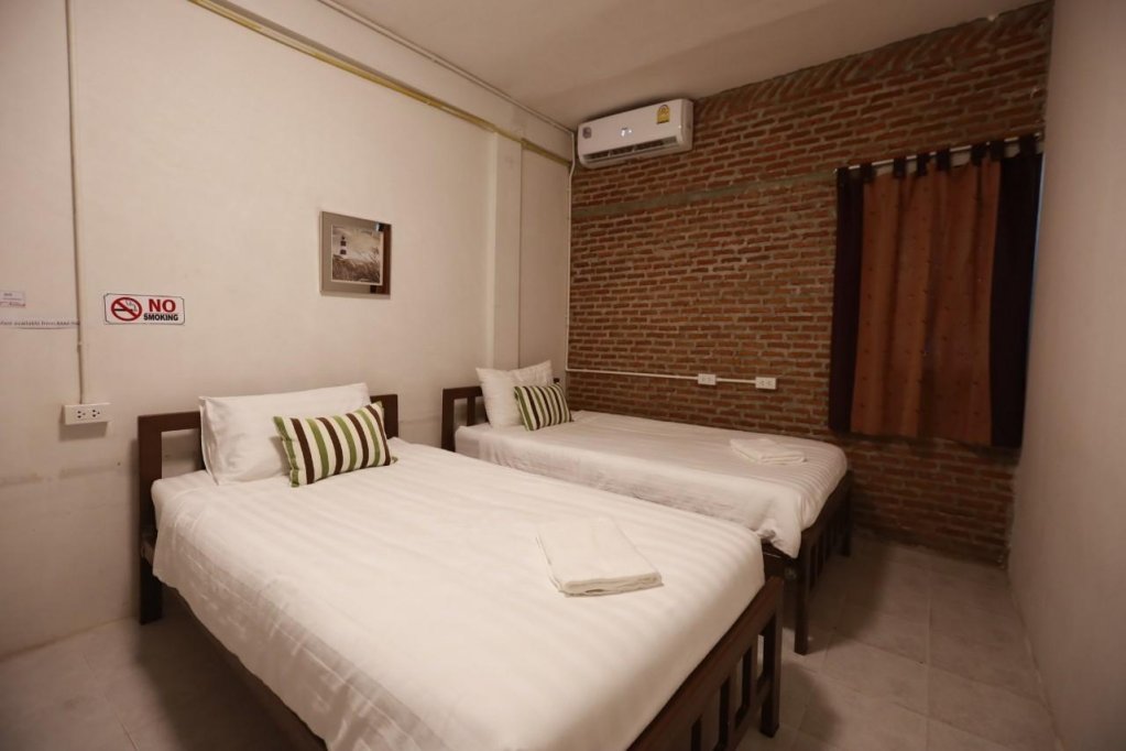 Фото D House Hostel