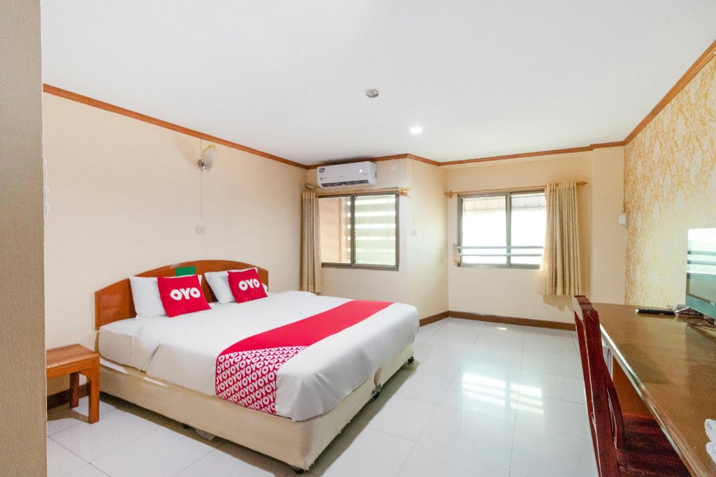 Фото Chaiyaphruk Grand Hotel