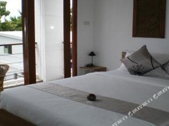 Фото 5ive Beach House Hotel