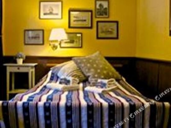 Фото The Red Boat