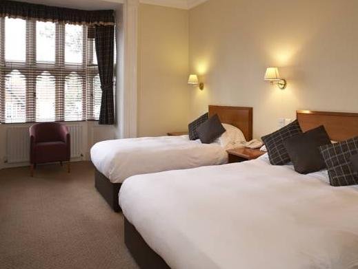 Фото Mandolay Hotel Guildford