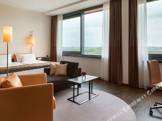 Фото Infinity Hotel & Conference Resort Munich