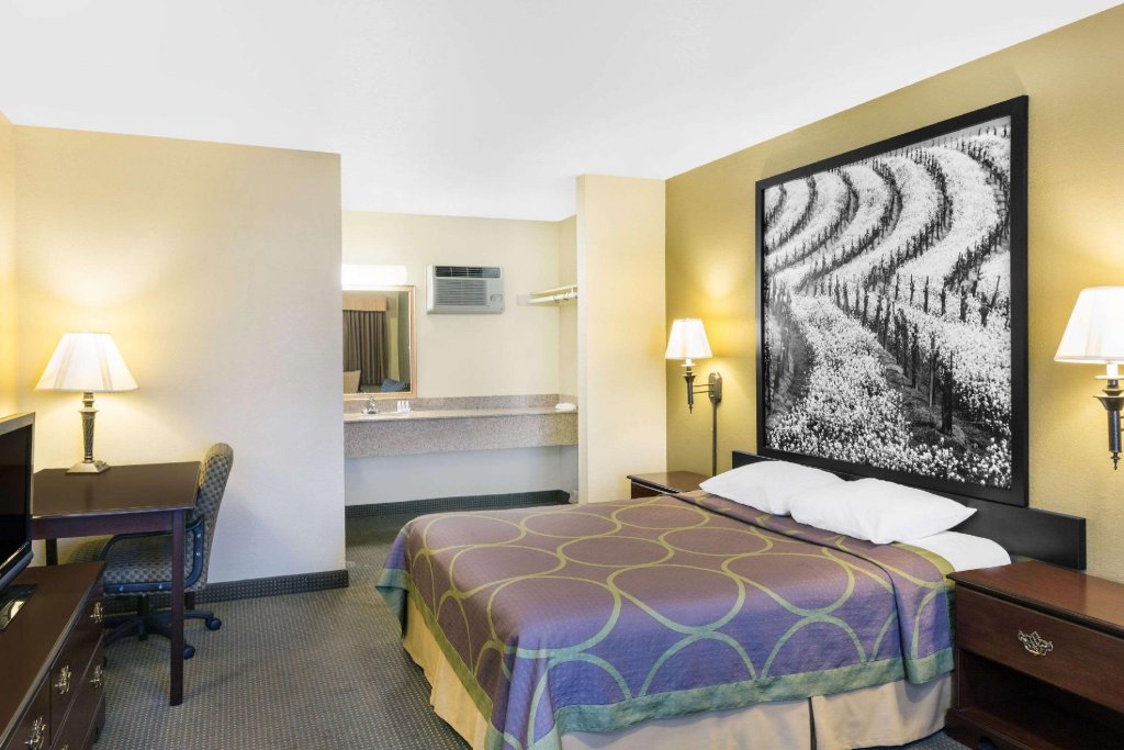 Фото Super 8 by Wyndham Corning