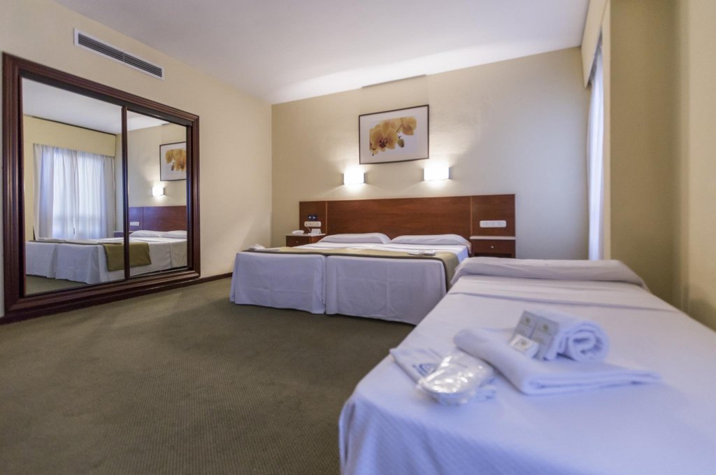 Фото Hotel Macia Sevilla Kubb