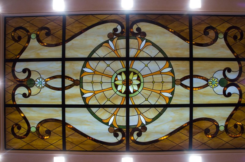 Фото Queen's Court Hotel & Residence