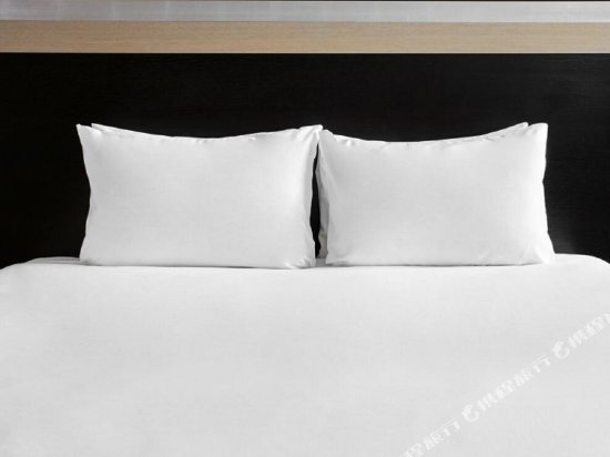 Фото Holiday Inn Cardiff City Centre