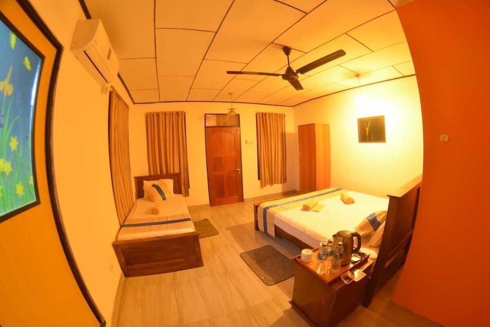 Фото Royal Waves Negombo