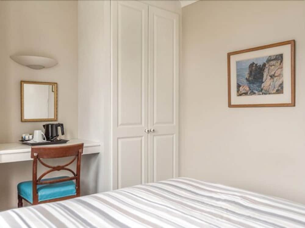 Фото Brook Hotel