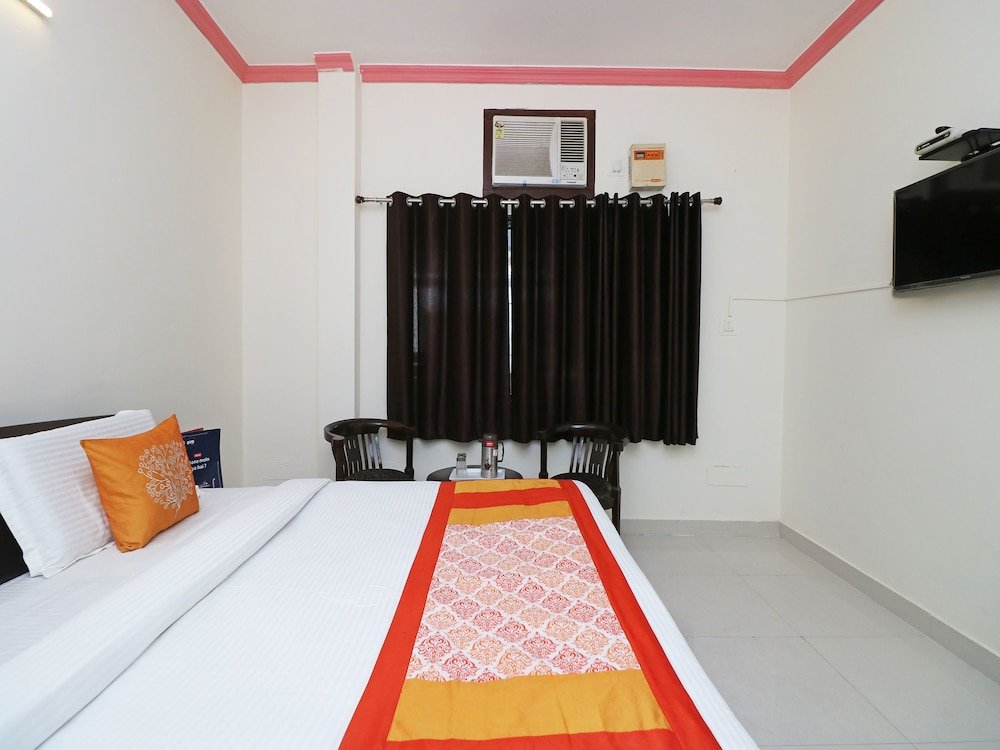 Фото Oyo 9963 Hotel Raja Palace