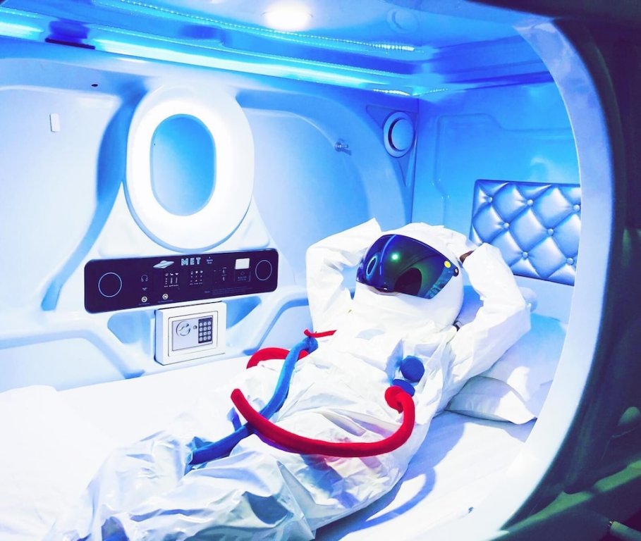 Фото Met A Space Pod at Boat Quay