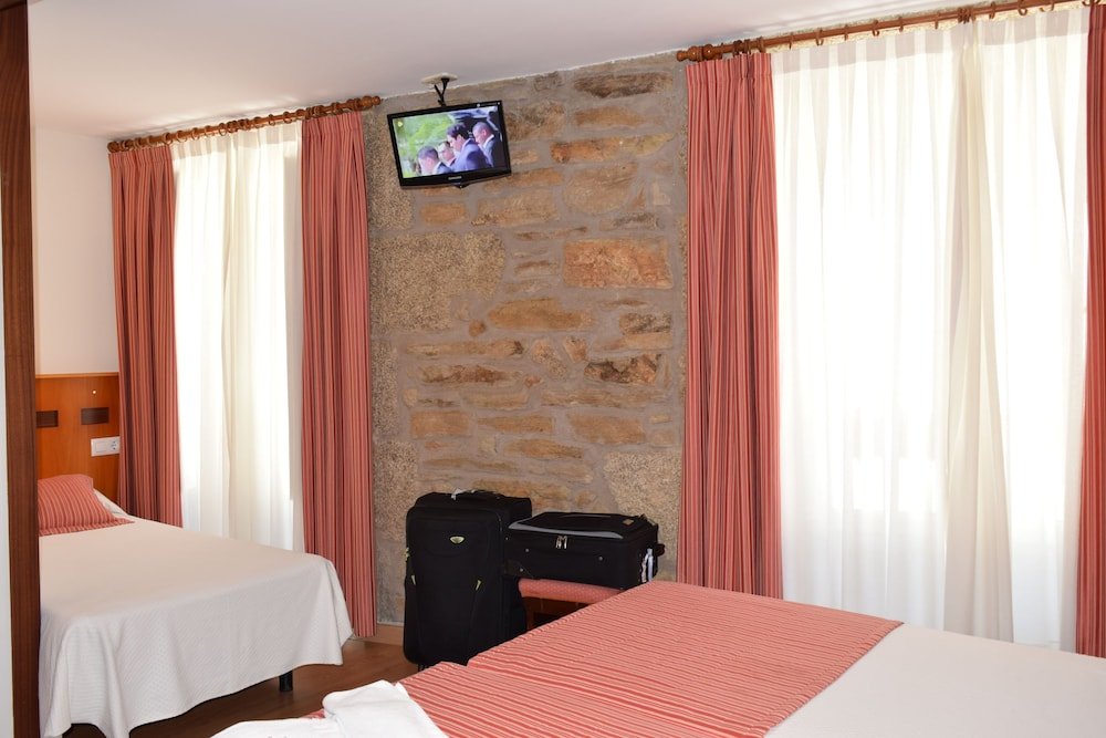 Фото Hotel Entrecercas