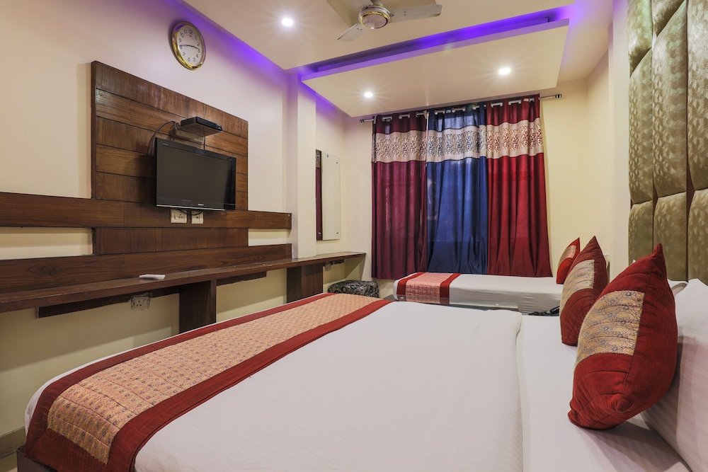 Фото Hotel Guruvas Inn
