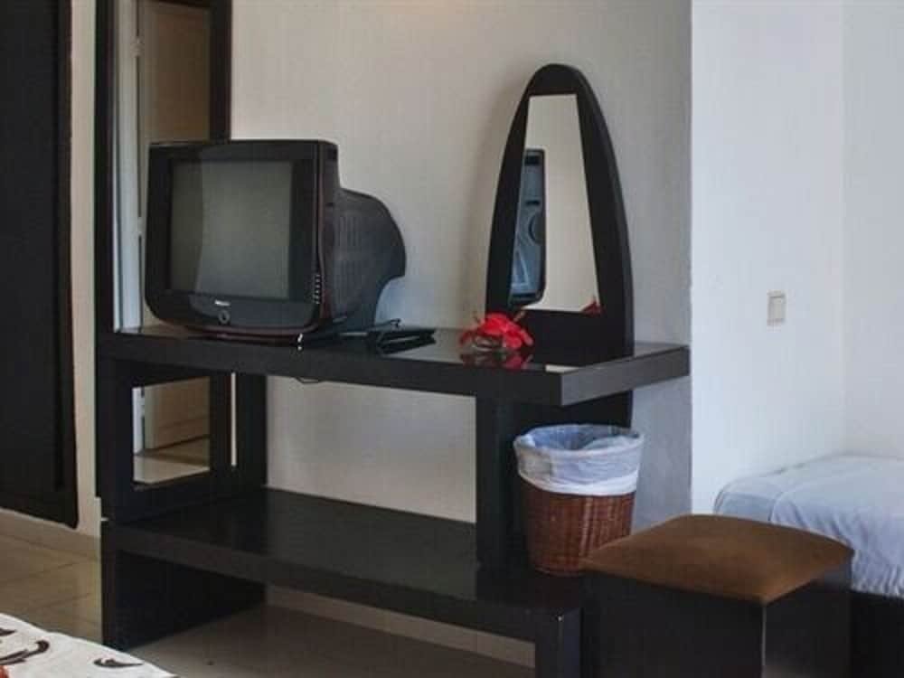 Фото Hotel Cedriana