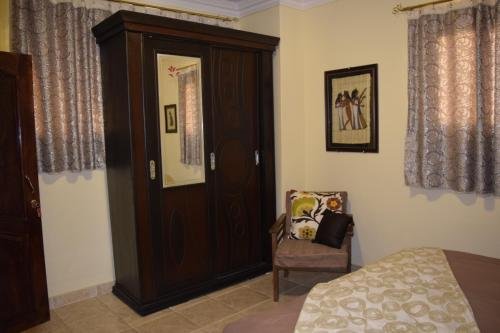 Фото Pyramids Overlook Inn