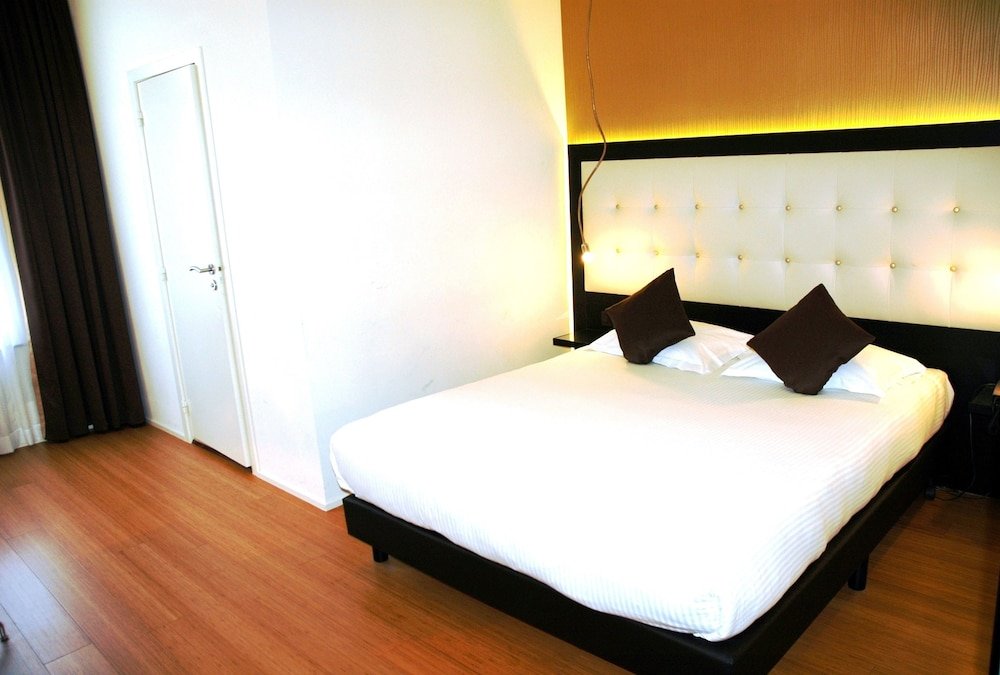 Фото Craves Hotel