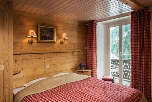 Внешний вид отеля Swiss Historic Hotel du Pillon в Ормон-Дессю, фото 4