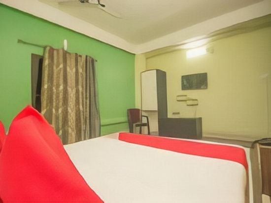 Фото Oyo 27907 Greater Kailash The Palace