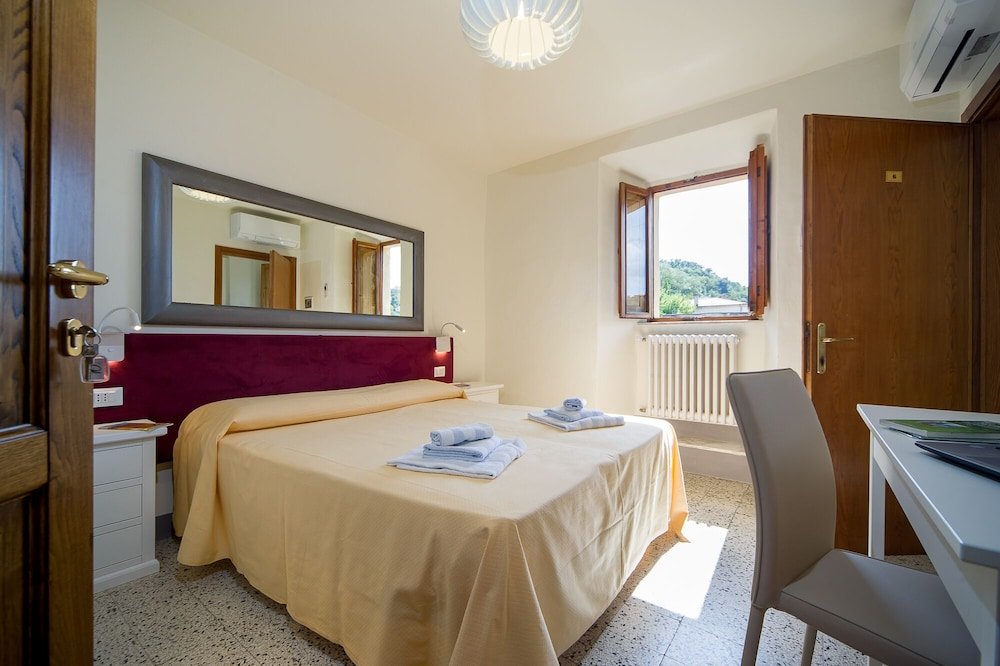 Фото Chiostro delle Monache Volterra