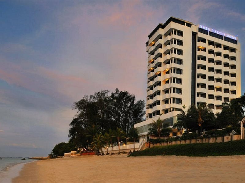 Hotel By the Sea @ Cozy Beachfront Home, Penang, photo