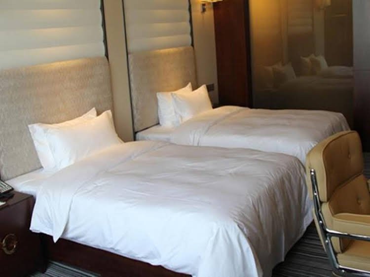 Фото Chongqing Sport Hotel