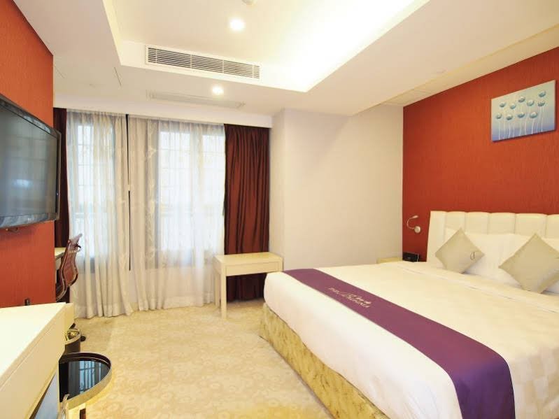 Фото The Bauhinia Hotel - Central