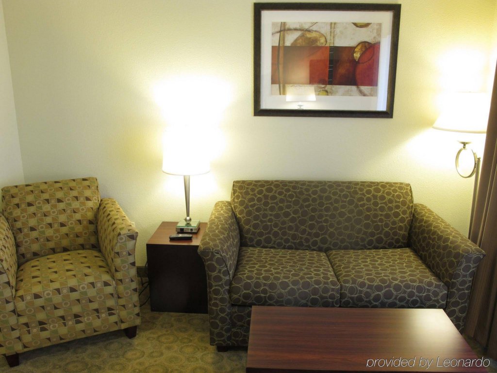 Фото La Quinta Inn & Suites by Wyndham Bismarck