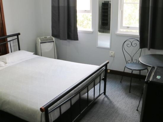 Фото The Old Swan Barracks - Hostel