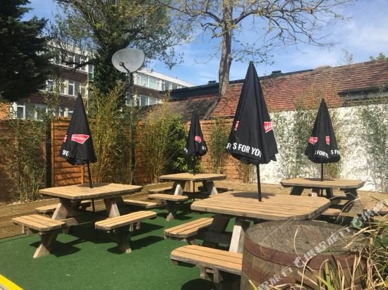 Фото The Crown And Cushion