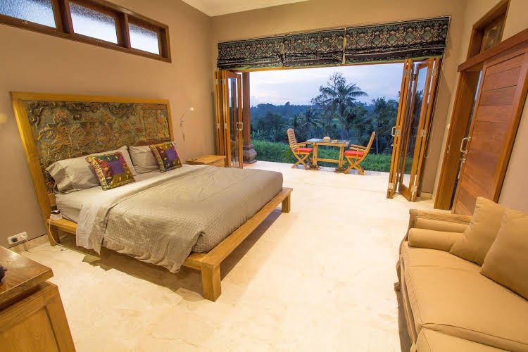 Фото Suka's House Bed & Breakfast