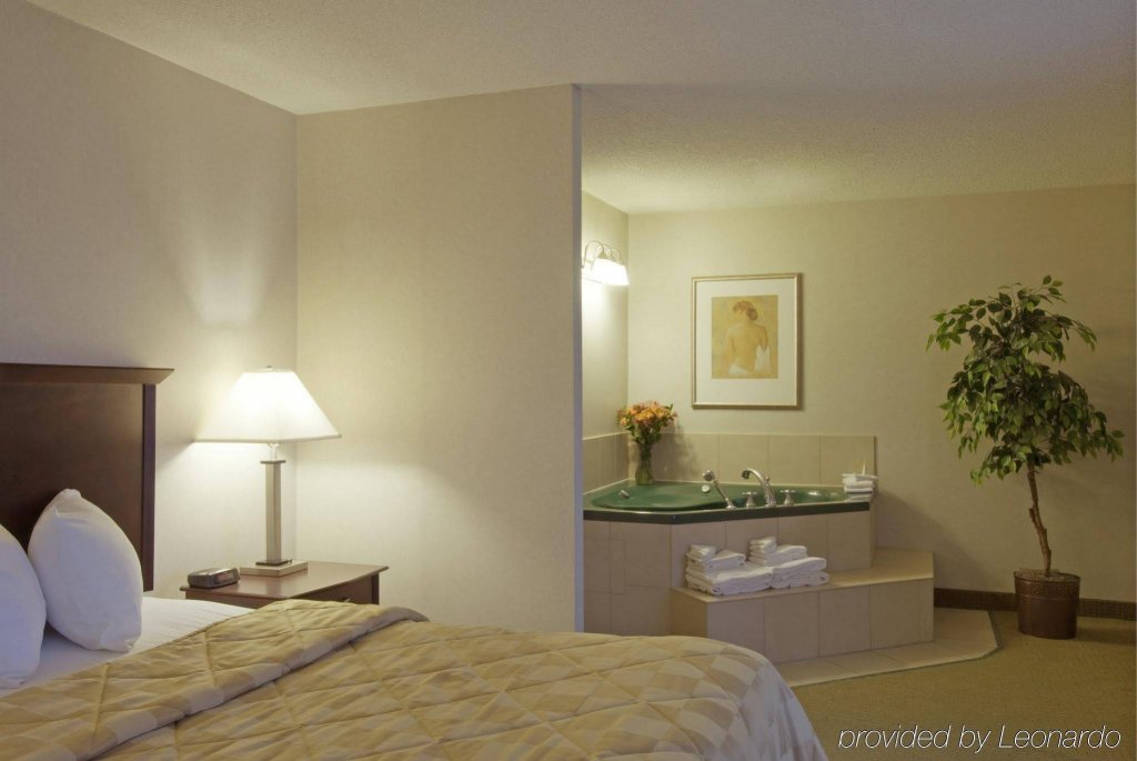 Фото Comfort Inn & Suites Barrie