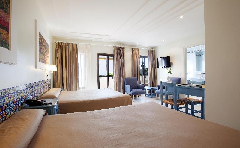 Фото Playa De La Luz Hotel