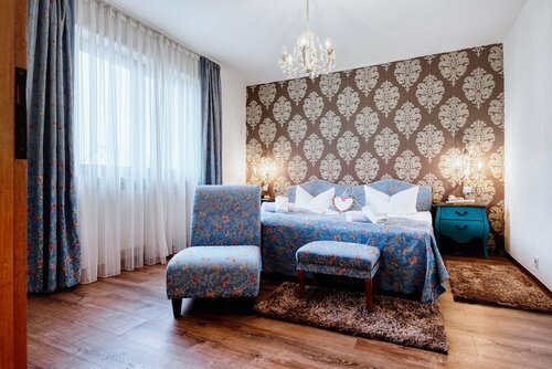 Гостиница Central Hotel am Königshof в Фирнхайме