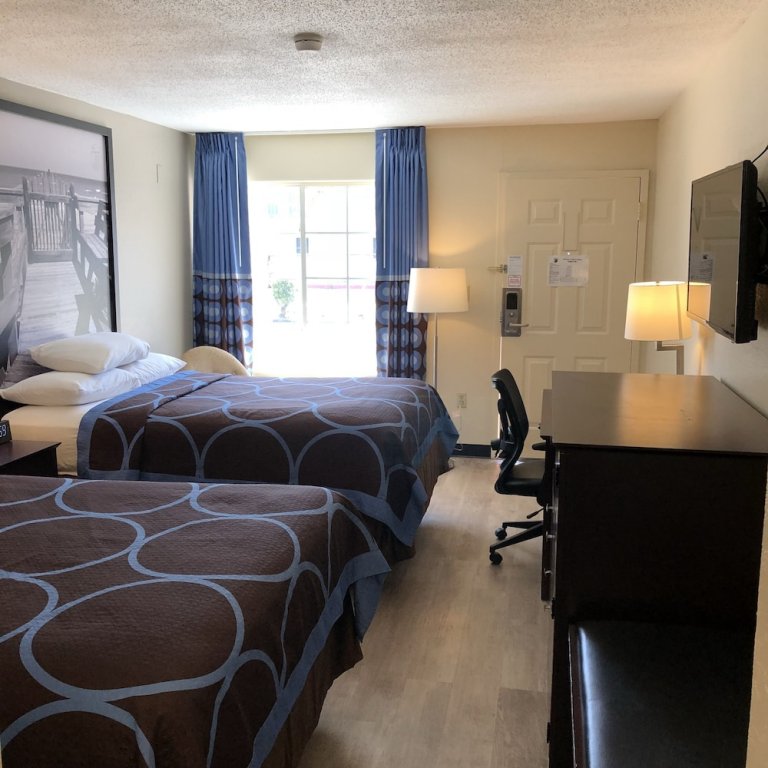 Фото Super 8 by Wyndham Gulfport Biloxi Airport